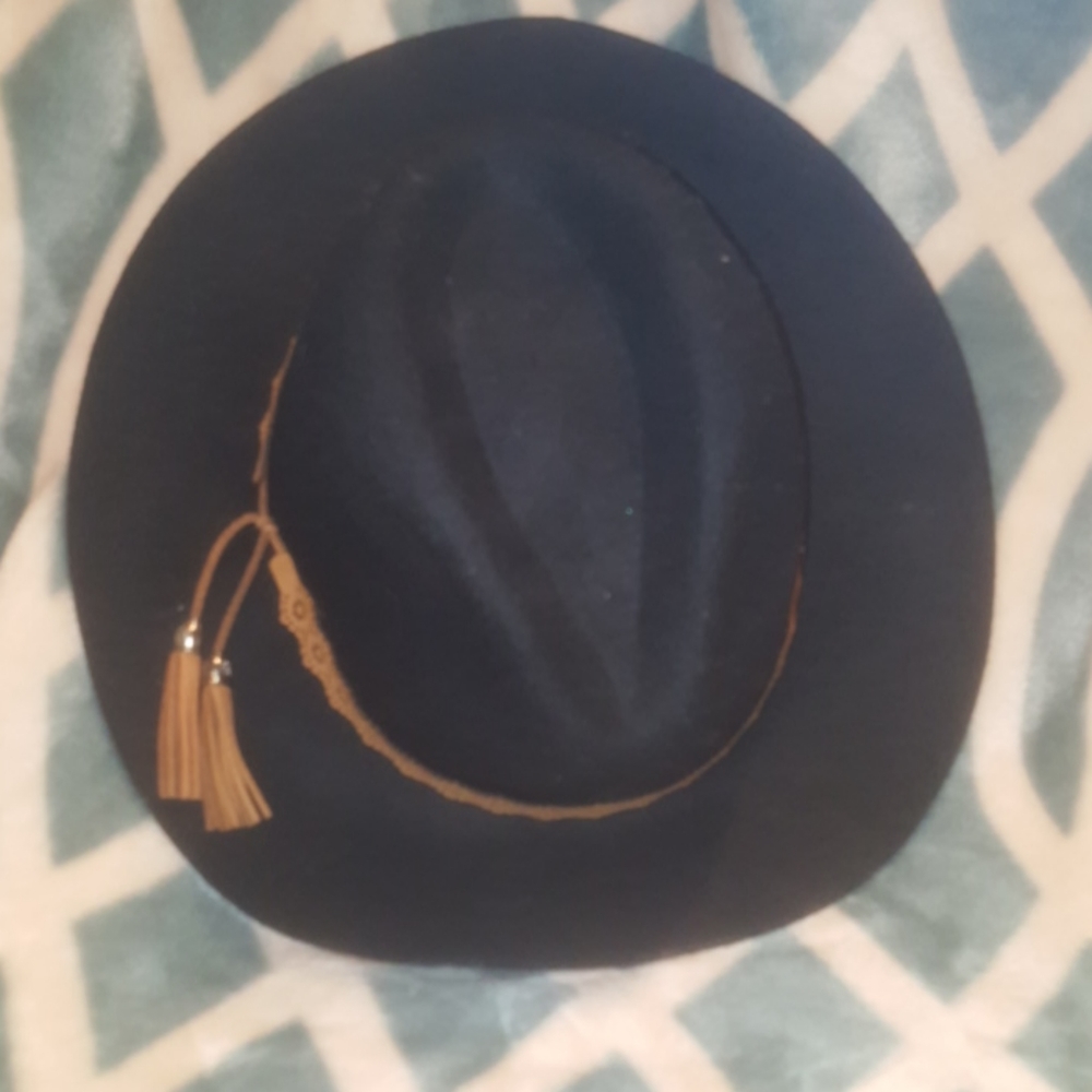 Wool black hat - Picture 2 of 3